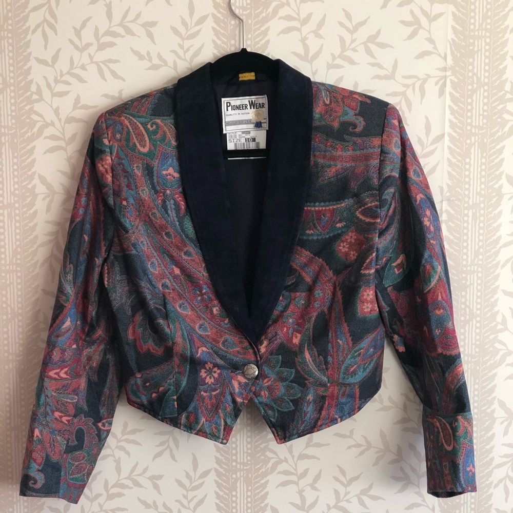 Pioneer Wear Women's Multicolor Paisley Cropped Blazer